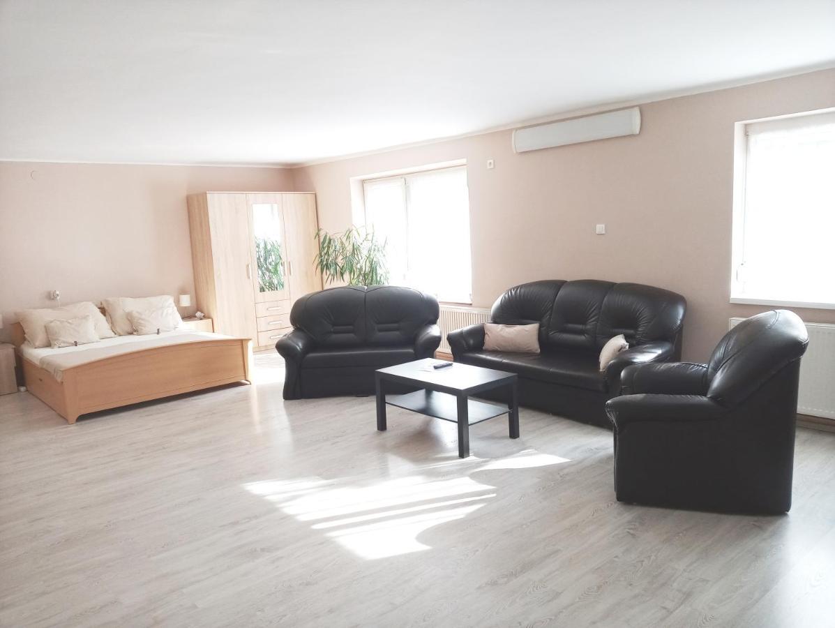 Stardust Apartman Pecs Exterior photo